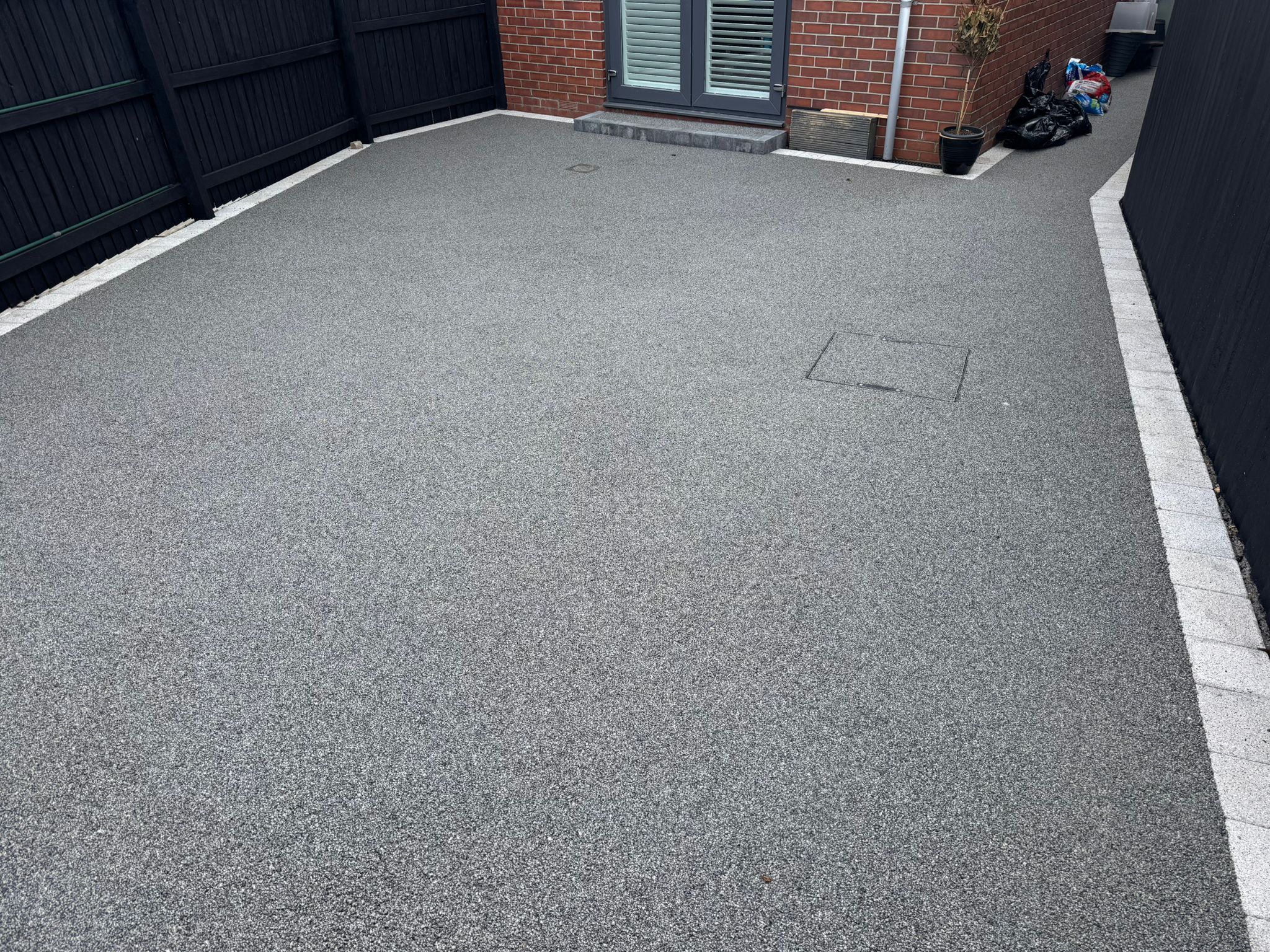 Resin patio surface with neat block border